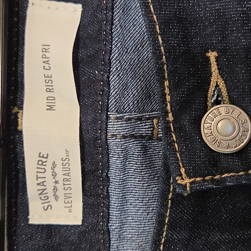 Signature by Levi Strauss Mid Rise Denim Capris Womens 18 (Waist 34) - Picture 2 of 8